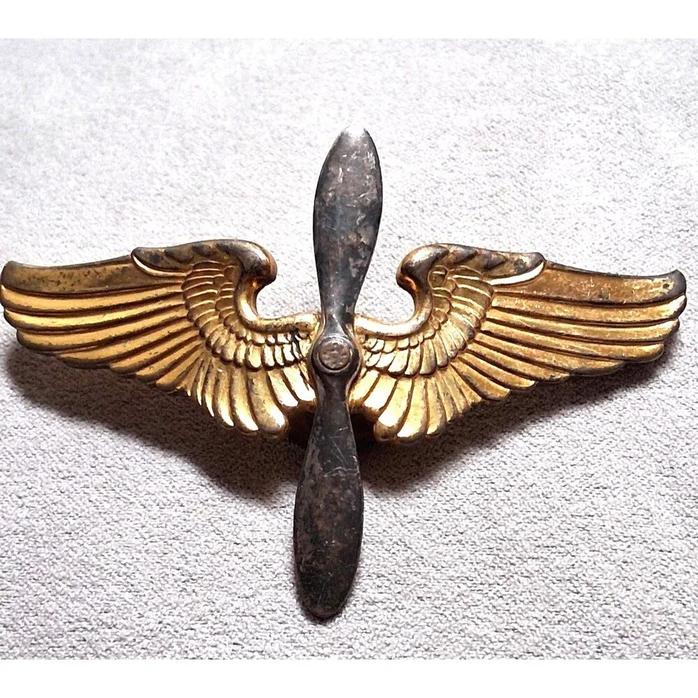 World War II U.S. Army Air Forces Aviation Cadet Propeller and Wings Insignia